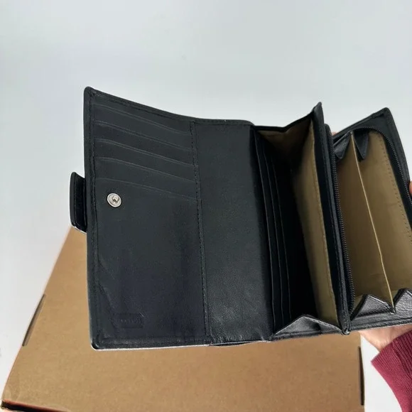 Coach Soho Black Leather Trifold Wallet Buckle Closure Contrast Stitch Y2K VTG